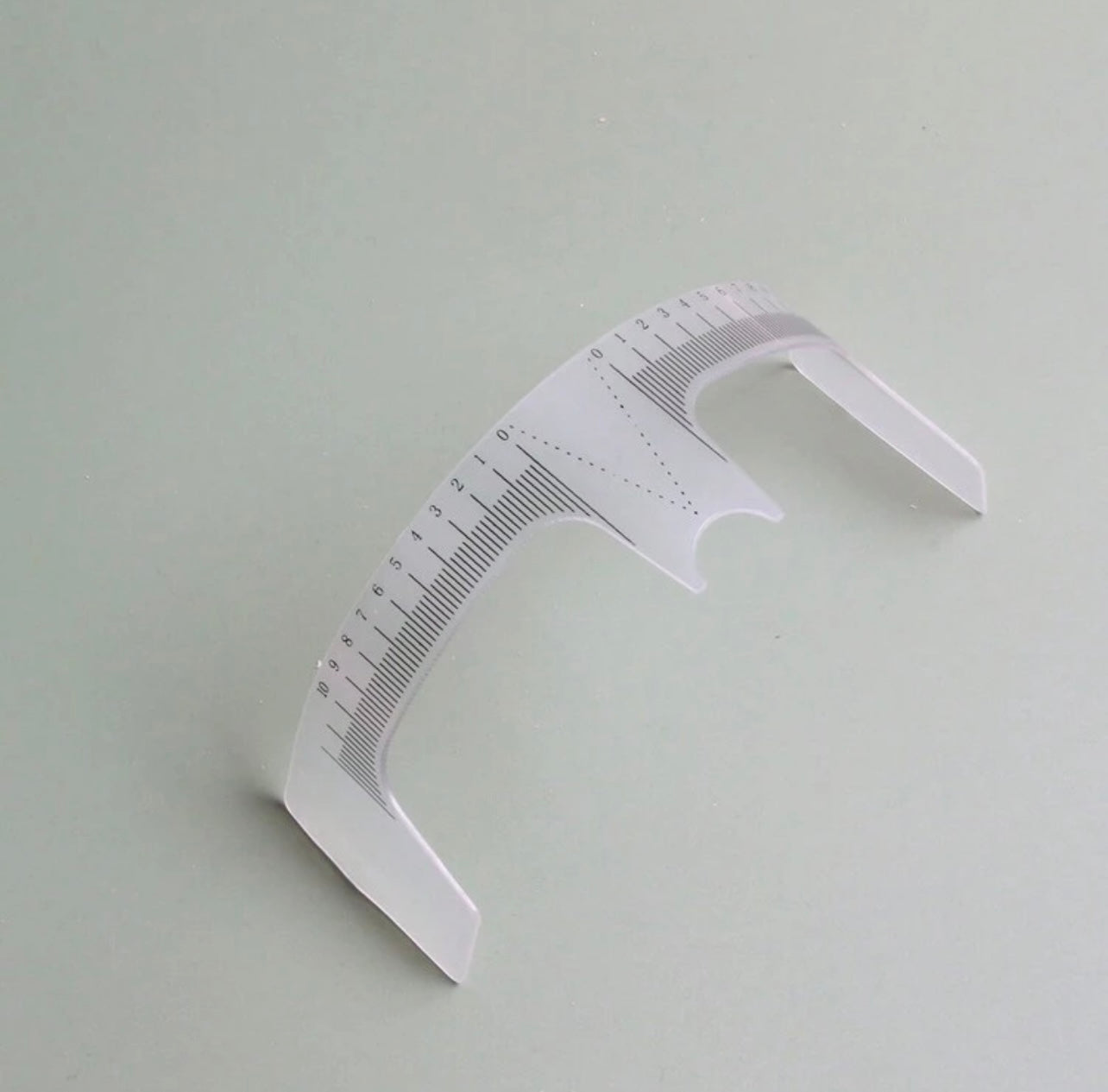 مسطرة الحواجب